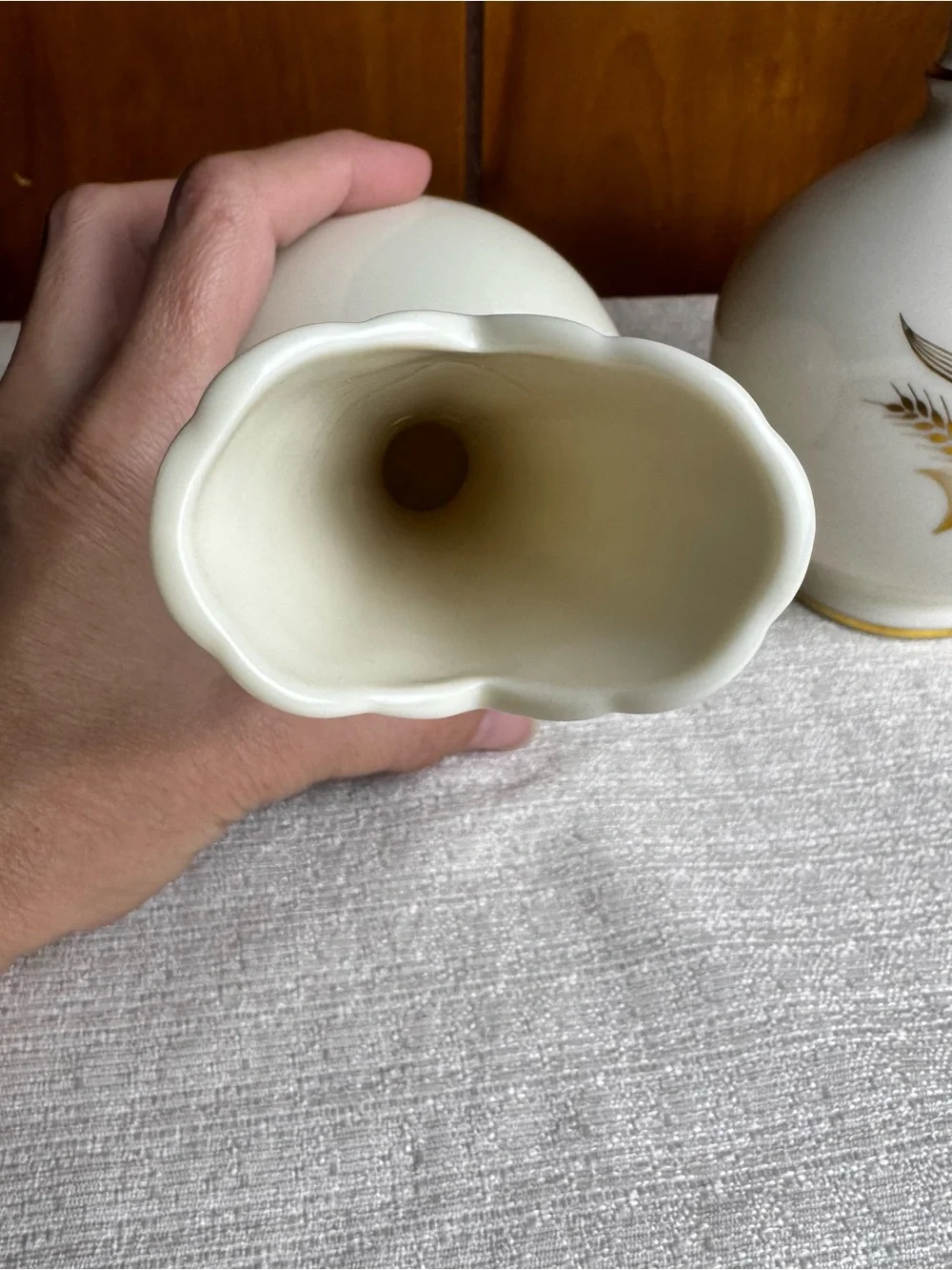 Elegant White Ceramic Vase with Gold Wheat Detail